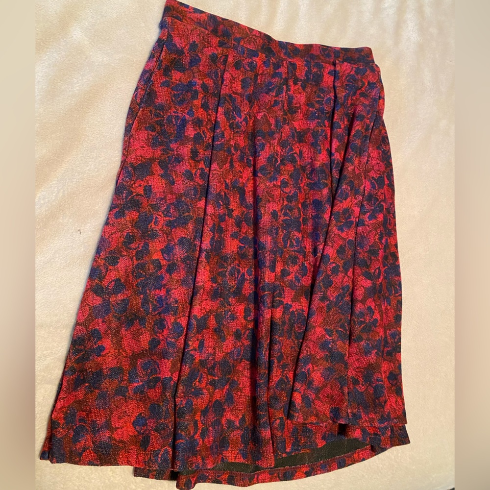 Reddish floral Lularoe Madison skirt w/ pockets size small